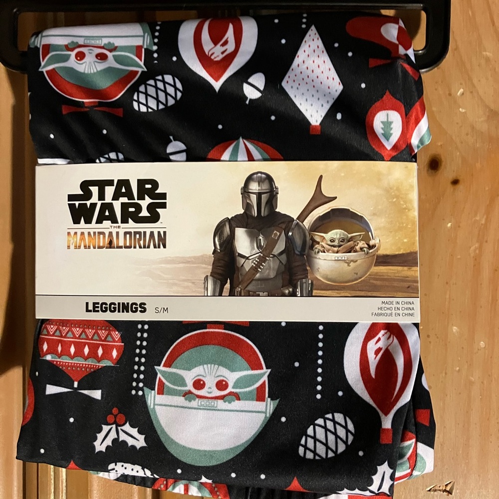 Brand new Star Wars mandolorian leggings